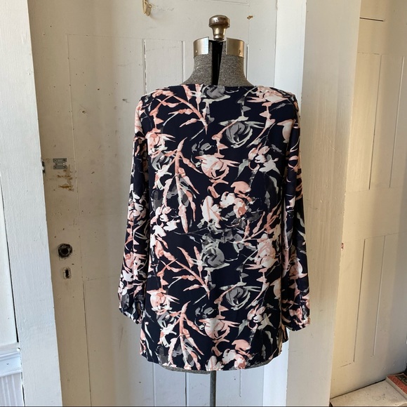 Juicy Couture Floral Print RS Trim Shark Bite Hem Blouse - Picture 5 of 13